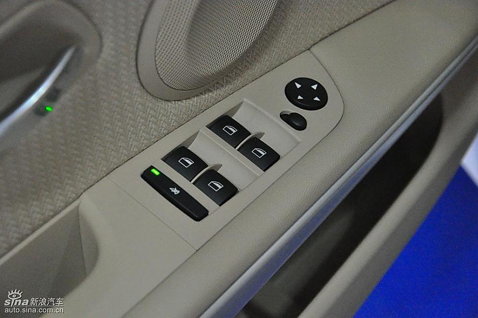 宝马318i进取型上市现场图