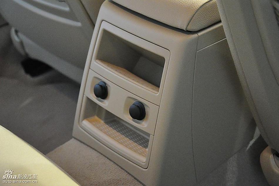 宝马318i进取型上市现场图