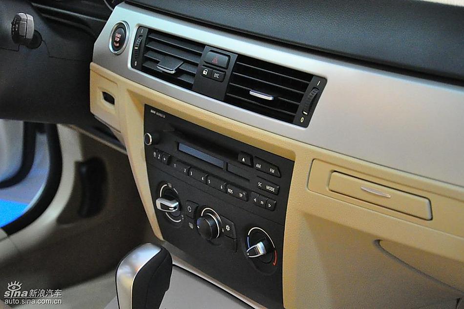 宝马318i进取型上市现场图