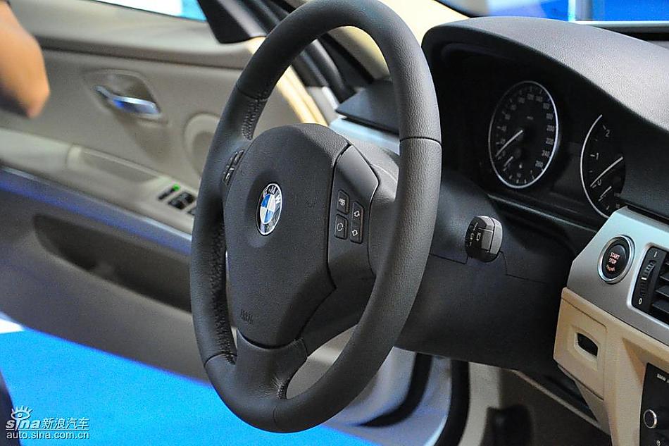 宝马318i进取型上市现场图