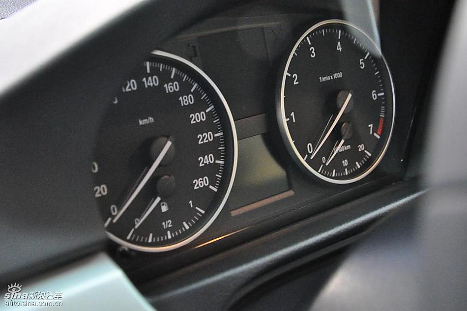 宝马318i进取型上市现场图