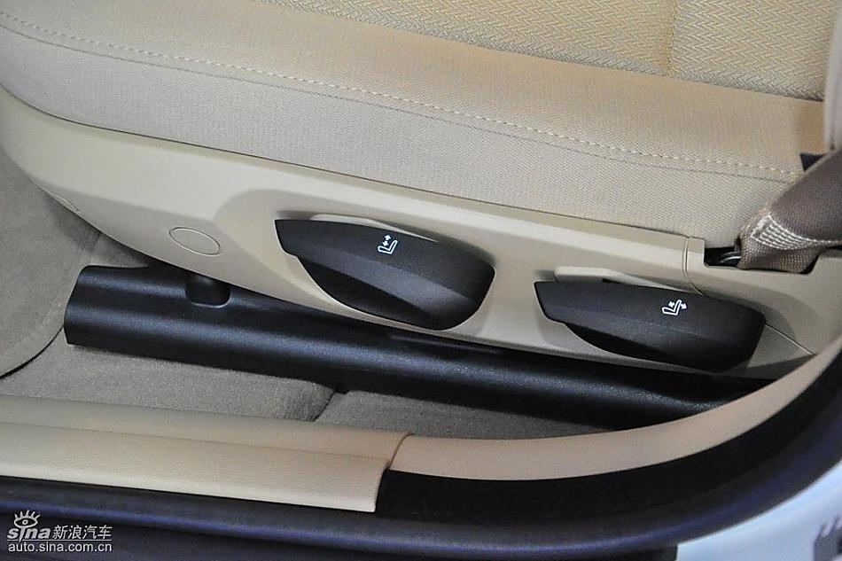 宝马318i进取型上市现场图