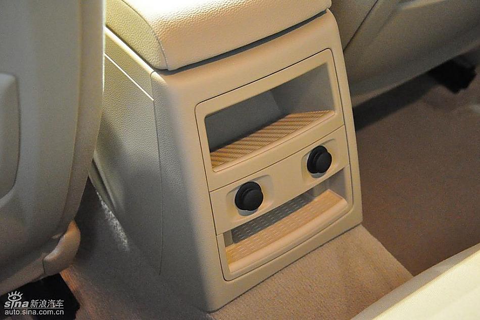 宝马318i进取型上市现场图