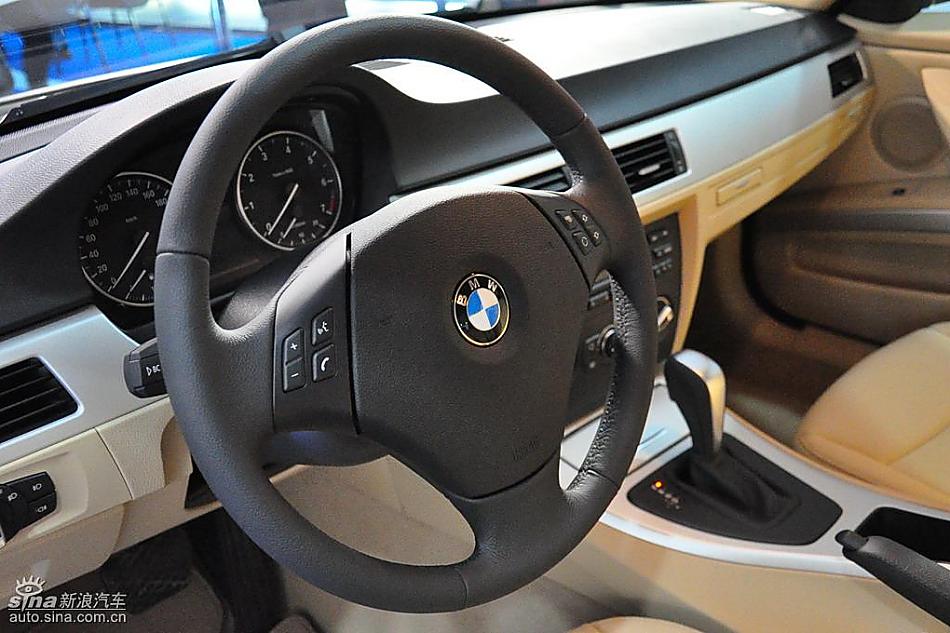 宝马318i进取型上市现场图