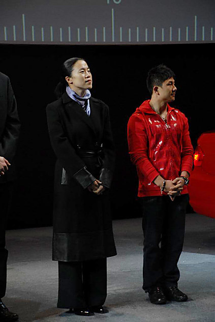 奥运会乒乓球团体冠军王楠(左)