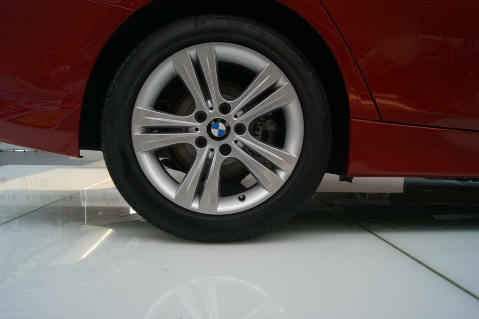 2013款宝马3系标准版