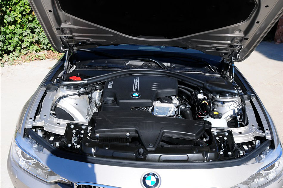 2014款 320Li 豪华设计套装 引擎底盘