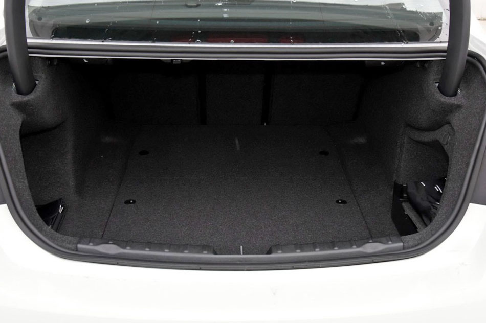 2017款 320Li 时尚型 座椅空间