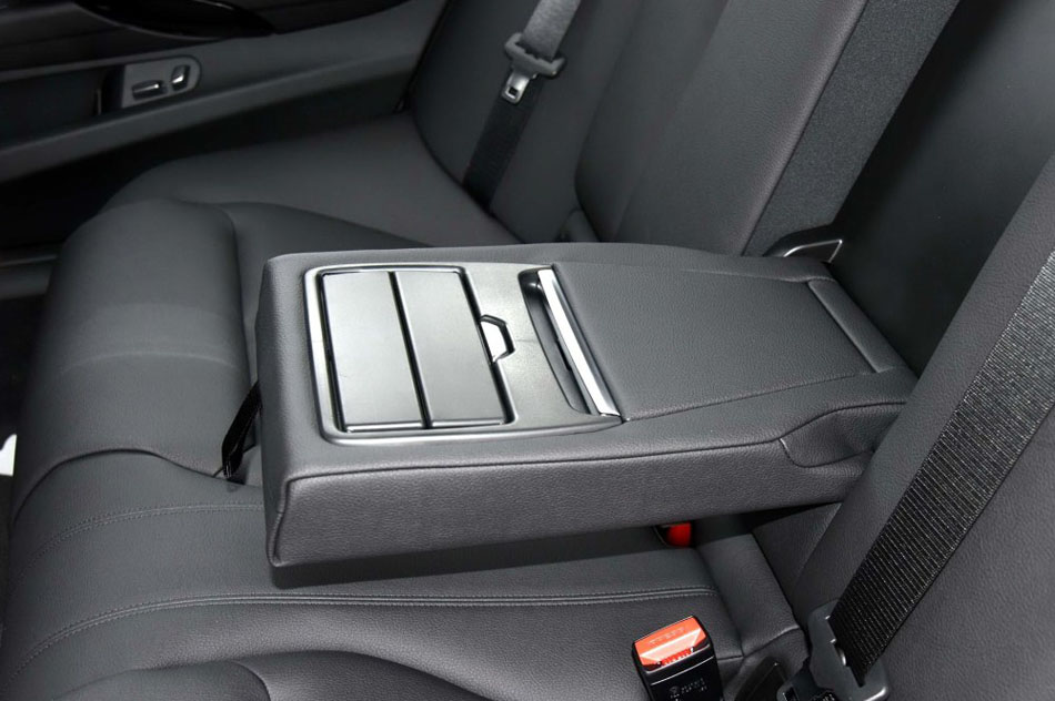 2017款 320Li 时尚型 座椅空间