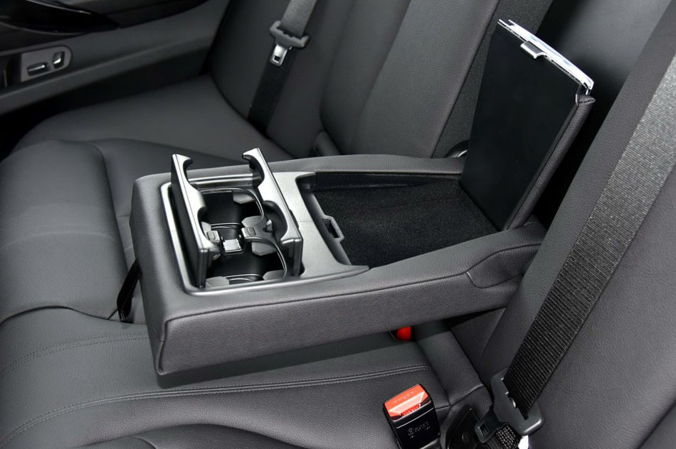 2017款 320Li 时尚型 座椅空间