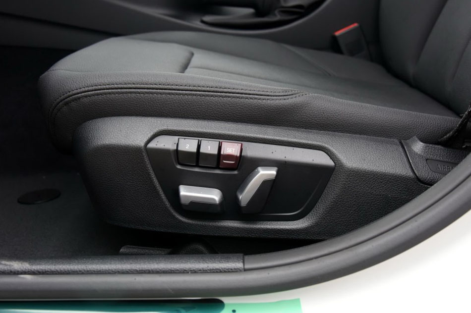 2017款 320Li 时尚型 座椅空间