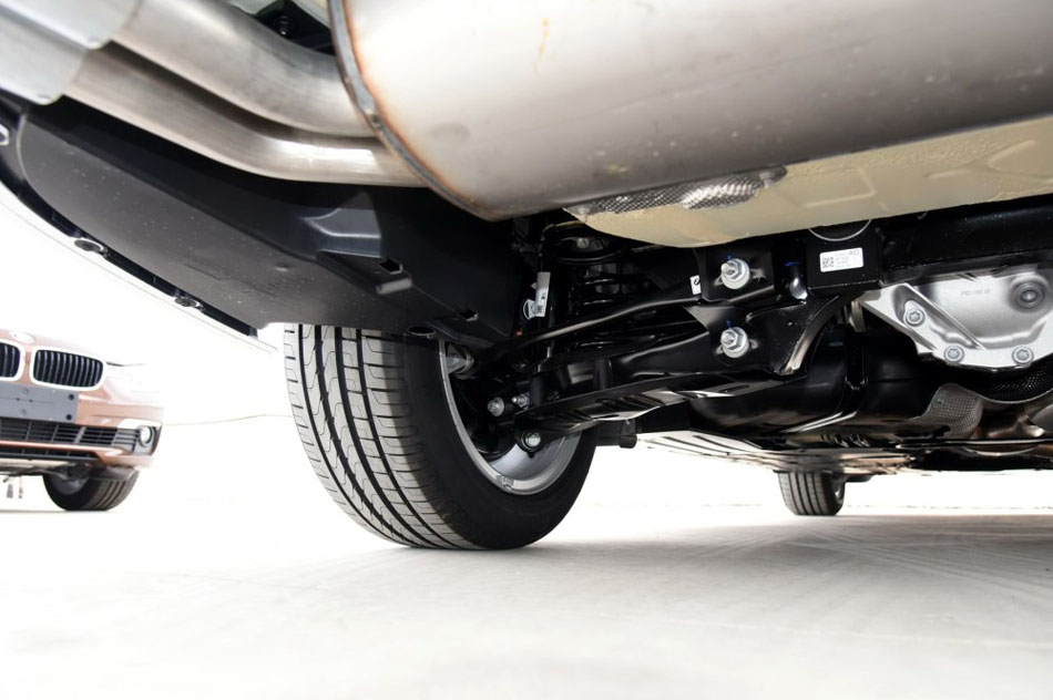 2017款 320Li 时尚型 引擎底盘