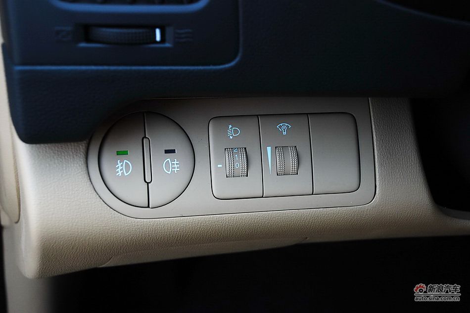 现代H-1辉翼内饰实拍图