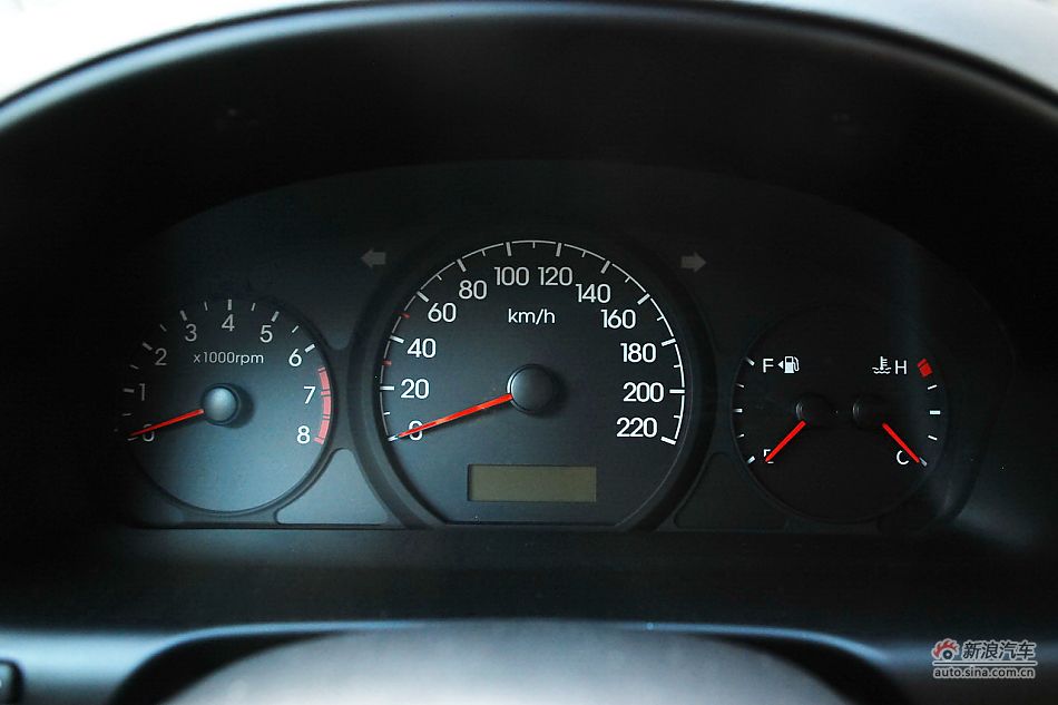 现代H-1辉翼内饰实拍图