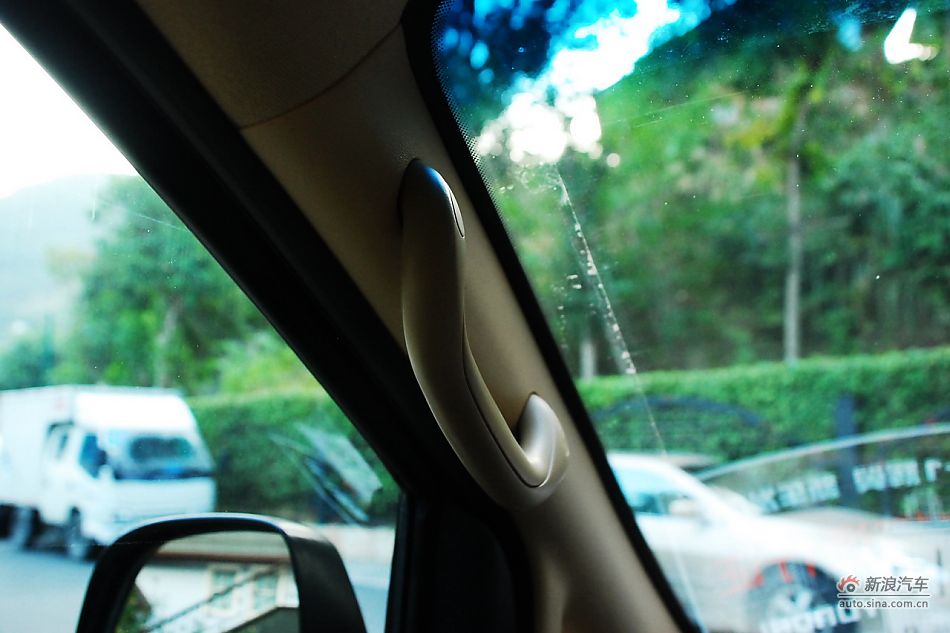 现代H-1辉翼内饰实拍图