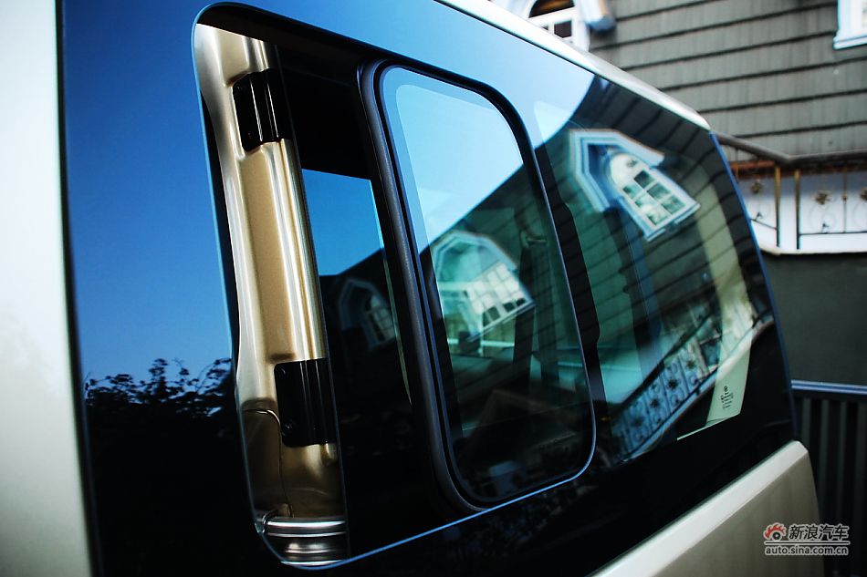 现代H-1辉翼内饰实拍图