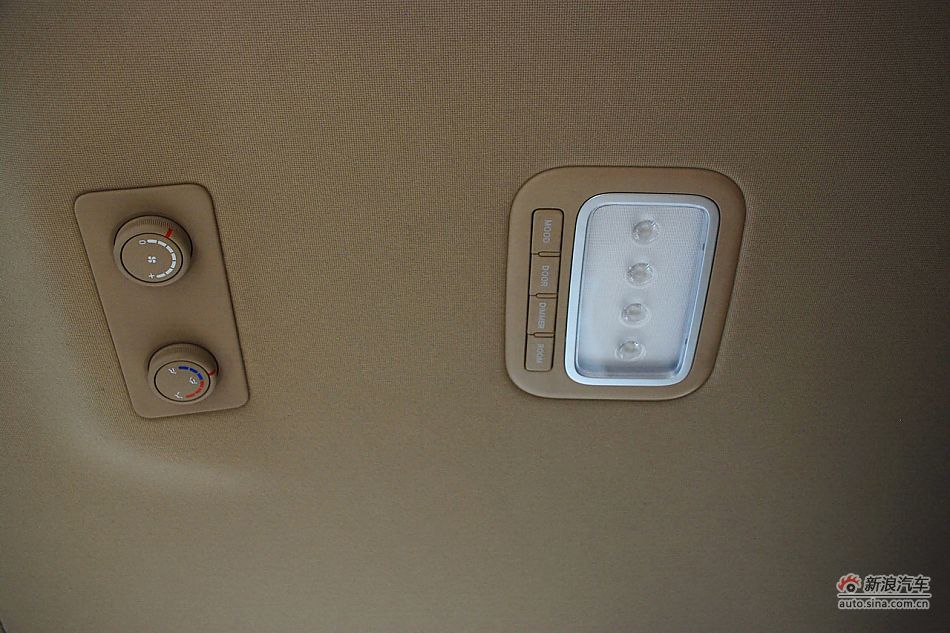 现代H-1辉翼内饰实拍图