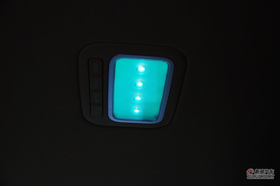 现代H-1辉翼内饰实拍图