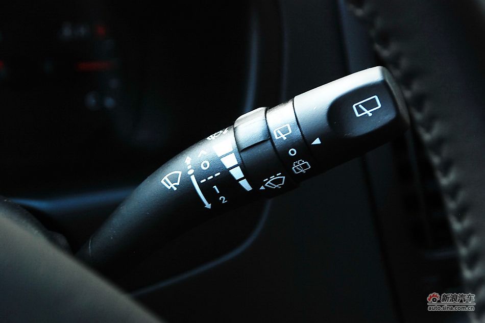 现代H-1辉翼内饰实拍图