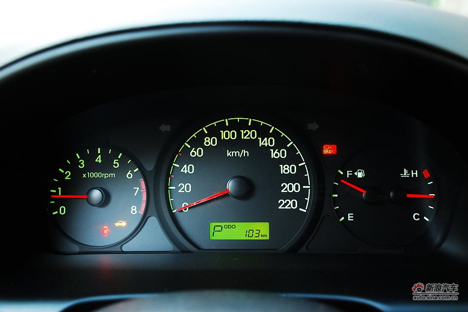 现代H-1辉翼内饰实拍图