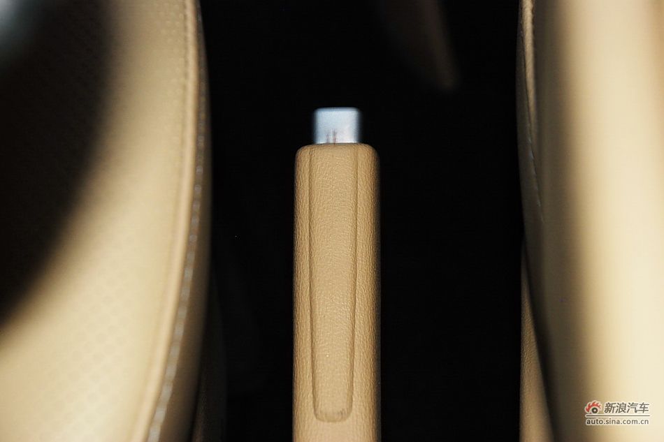 现代H-1辉翼内饰实拍图