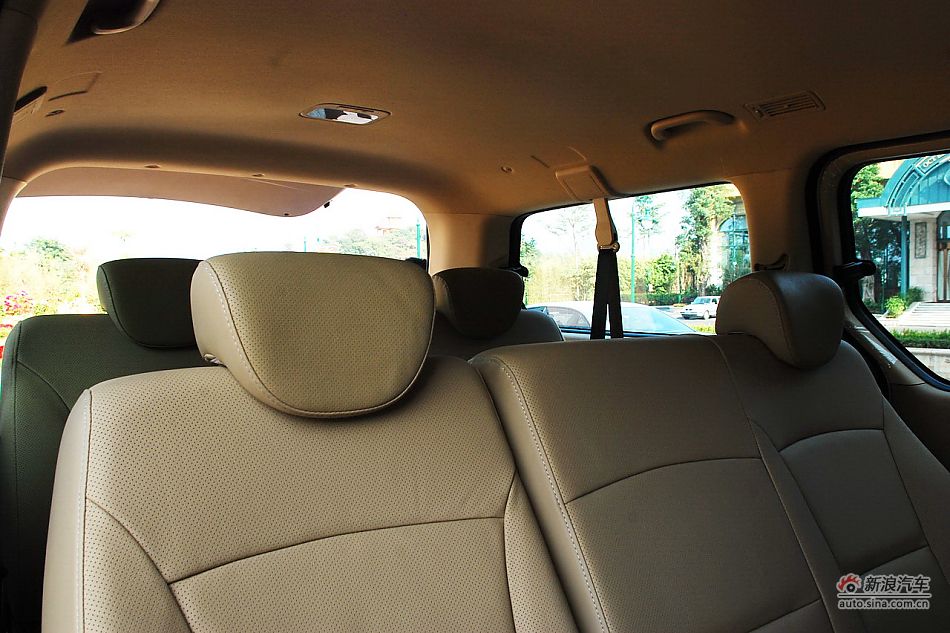 现代H-1辉翼内饰实拍图