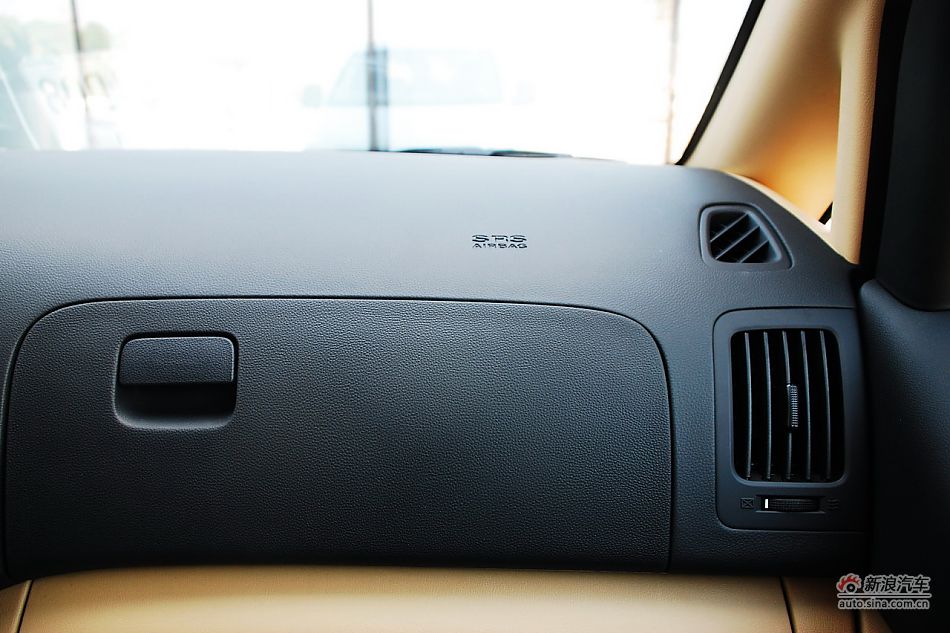 现代H-1辉翼内饰实拍图