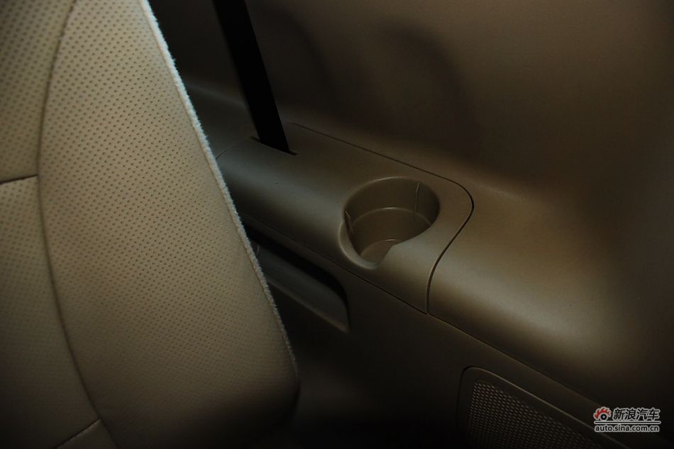 现代H-1辉翼内饰实拍图