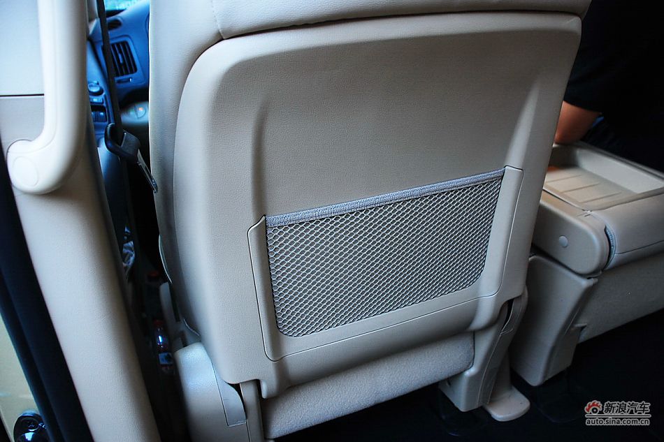 现代H-1辉翼内饰实拍图