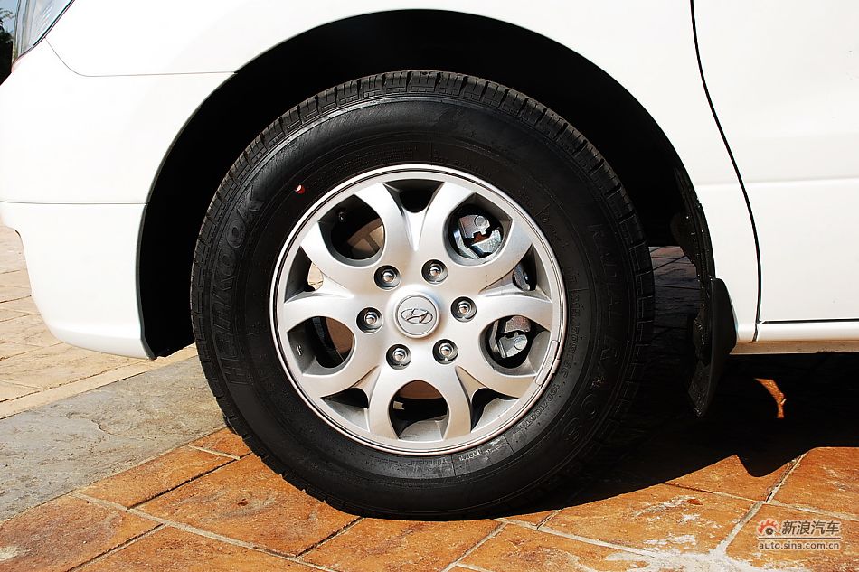 现代H-1辉翼外观实拍图