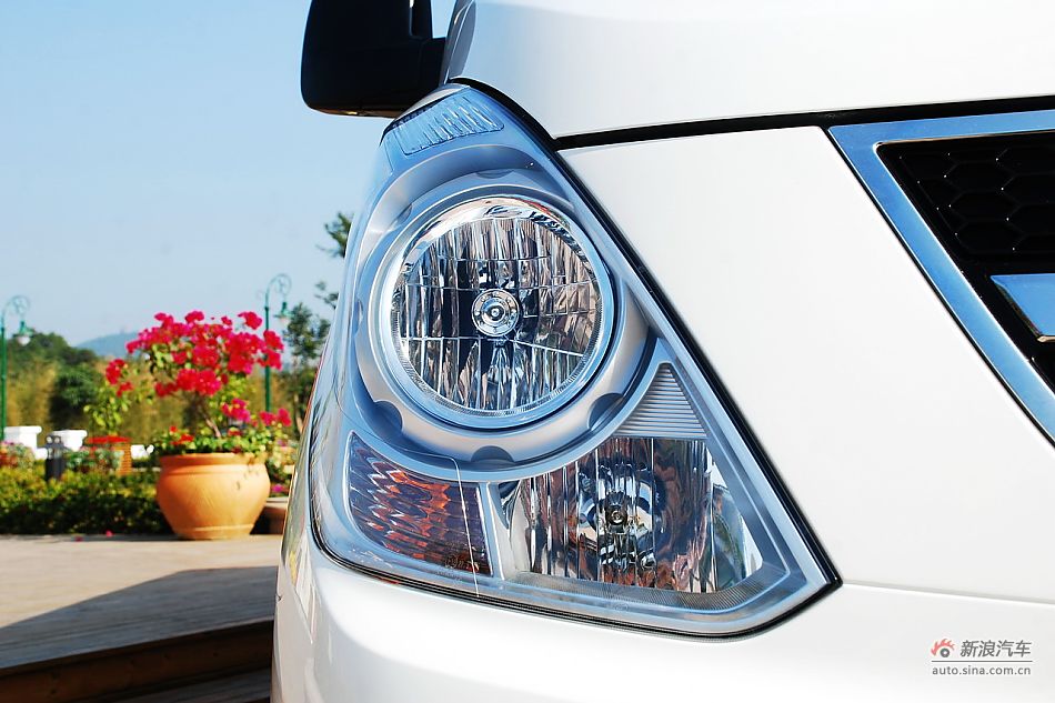 现代H-1辉翼外观实拍图