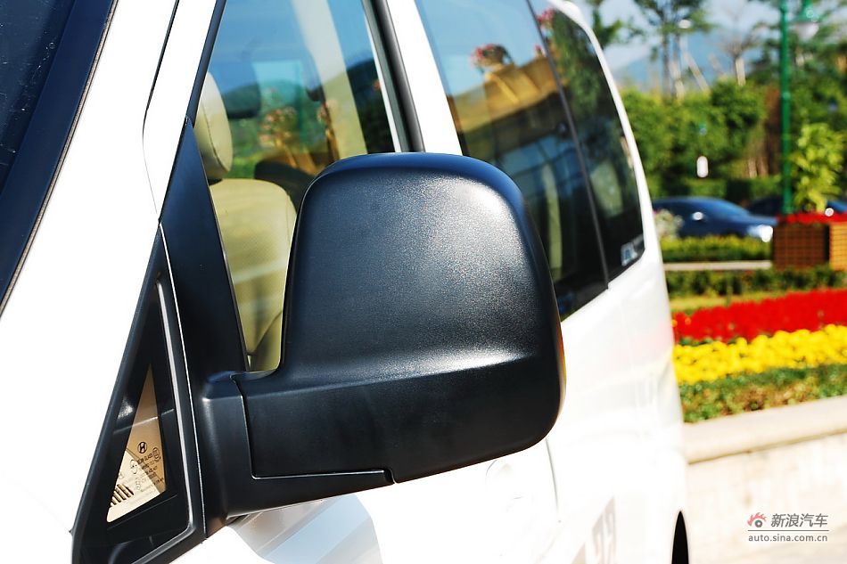 现代H-1辉翼外观实拍图