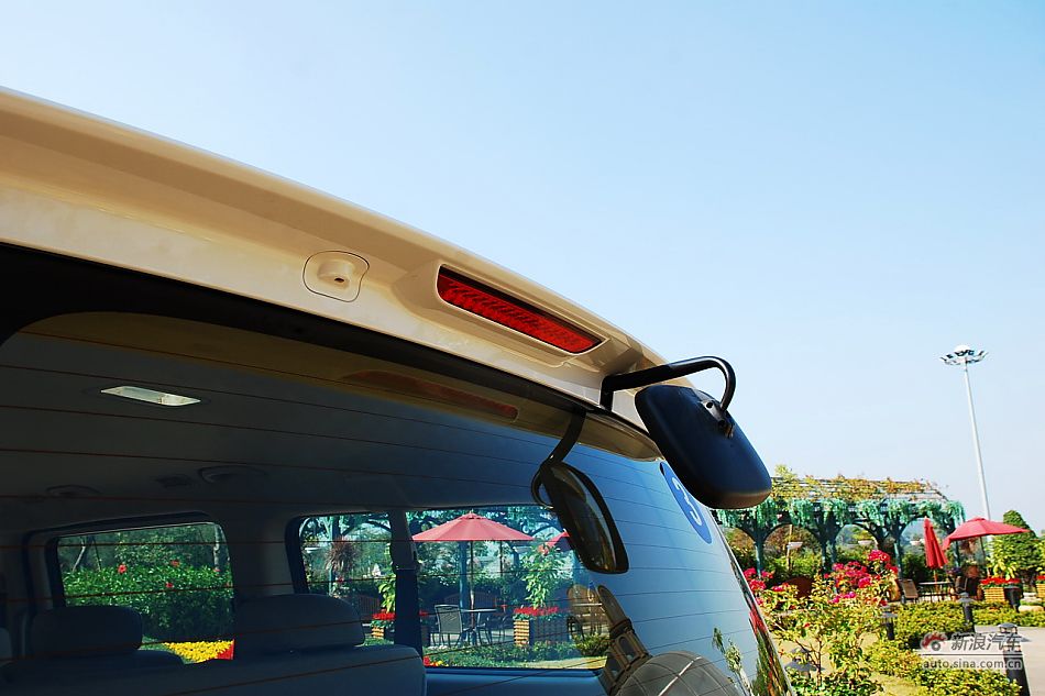 现代H-1辉翼外观实拍图