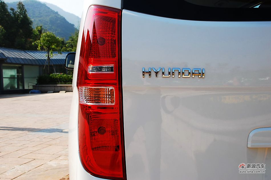 现代H-1辉翼外观实拍图