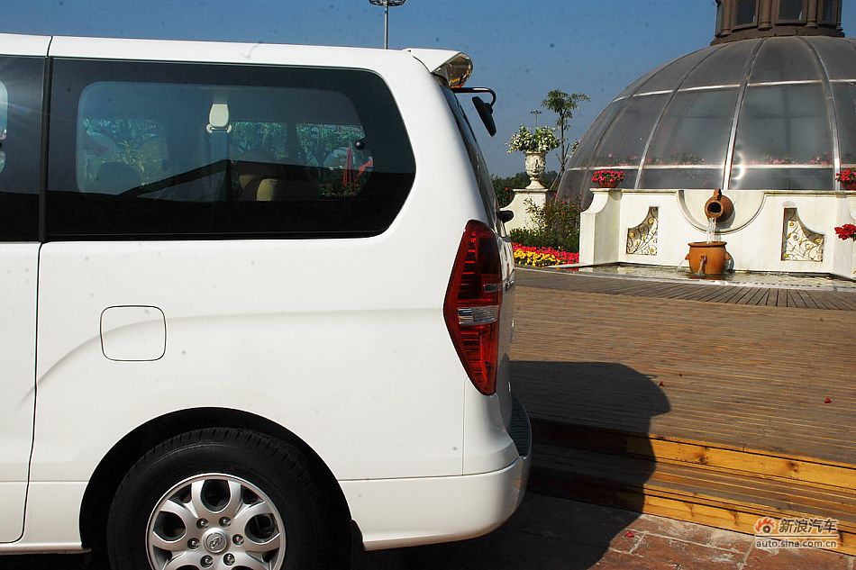 现代H-1辉翼外观实拍图