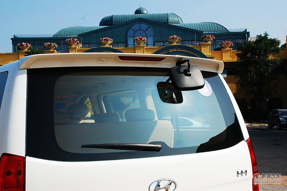 现代H-1辉翼外观实拍图