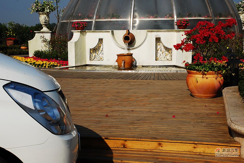 现代H-1辉翼外观实拍图