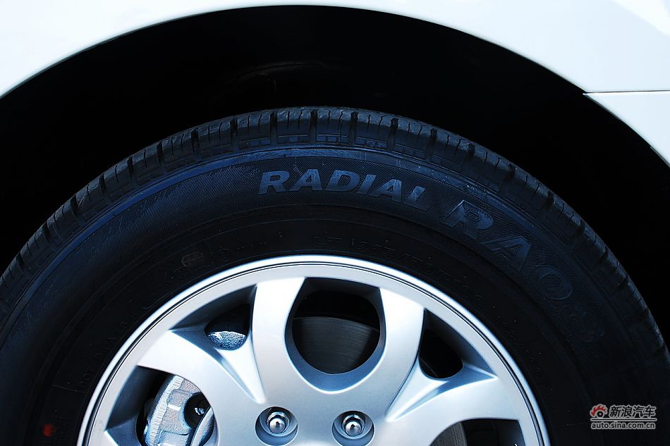 现代H-1辉翼外观实拍图