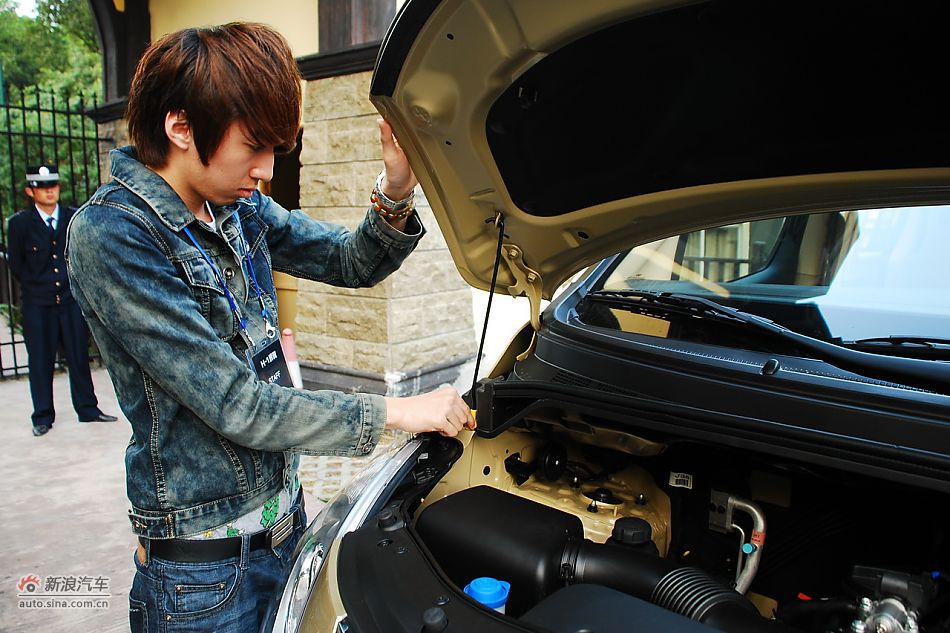 现代H-1辉翼实拍图