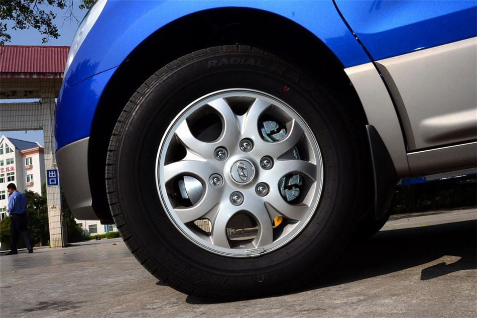 2011款H-1辉翼2.4L自动领航版