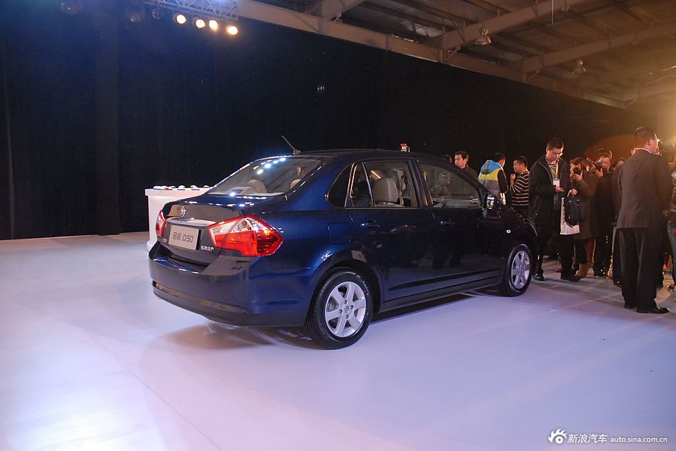 东风日产启辰D50下线现场图