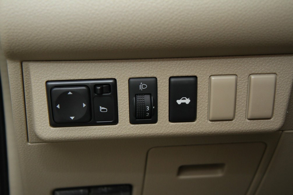 启辰D50 2013款 1.6L AT 时尚版 内饰