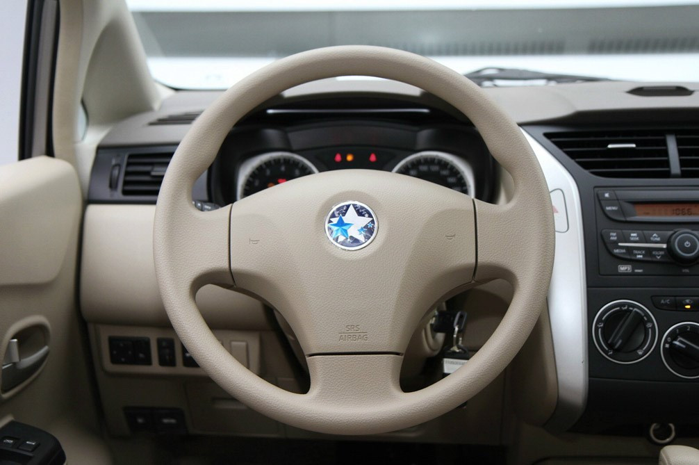 启辰D50 2013款 1.6L AT 时尚版 内饰