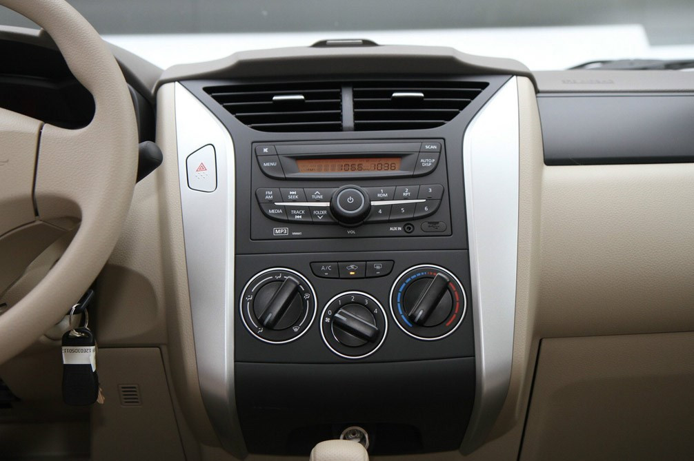 启辰D50 2013款 1.6L AT 时尚版 内饰