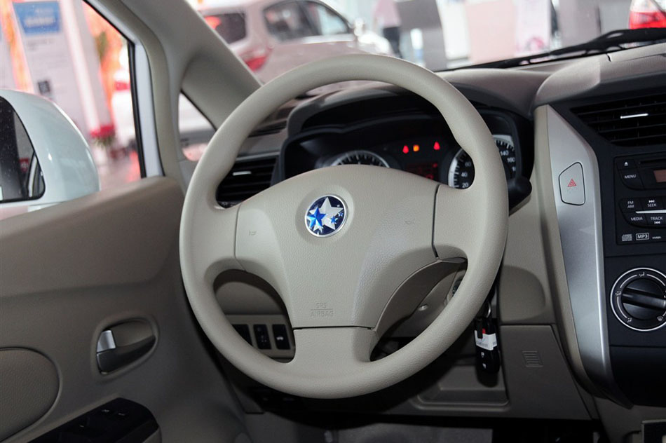 2013款 1.6L 自动豪华型 内饰