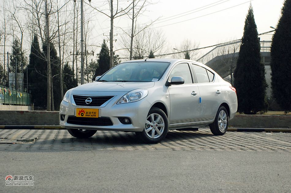 东风日产新阳光到店高清实拍