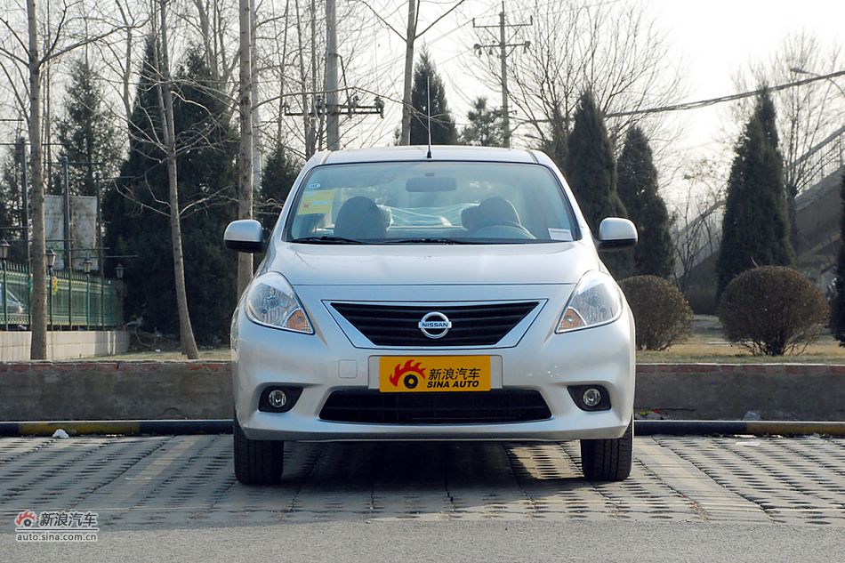 东风日产新阳光到店高清实拍