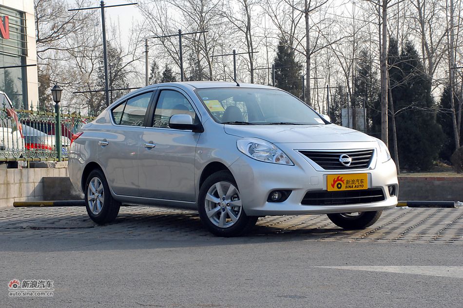 东风日产新阳光到店高清实拍