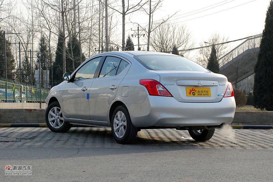 东风日产新阳光到店高清实拍