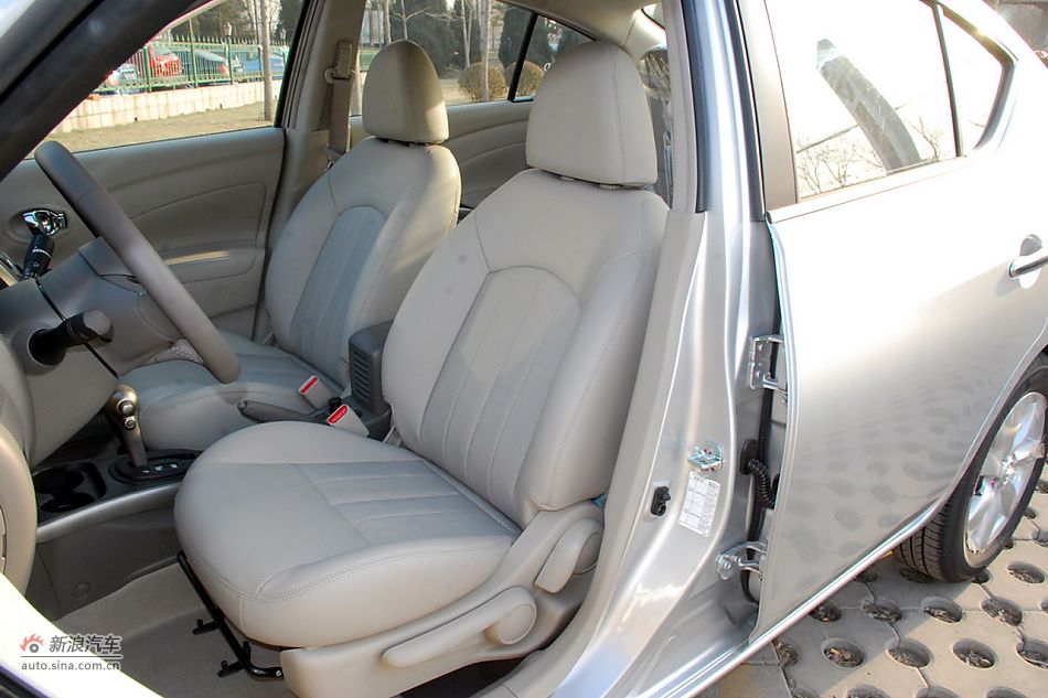 东风日产新阳光到店高清实拍